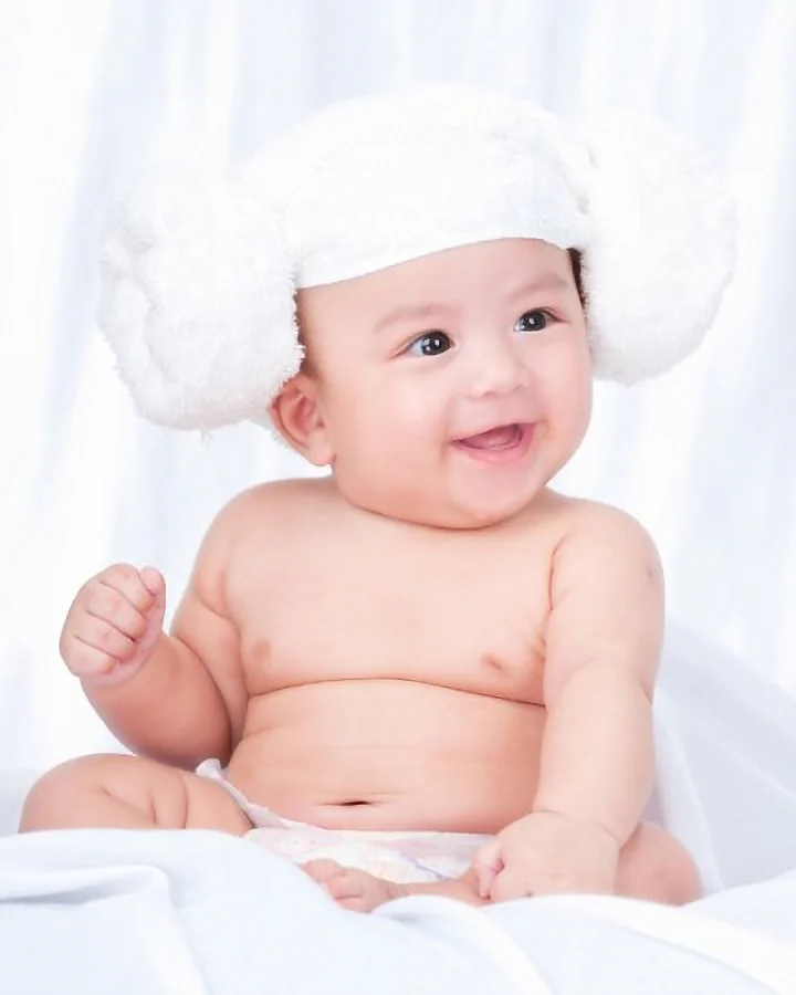 可愛嬰兒照片-嬰兒尿布照-棚拍-娃娃臉