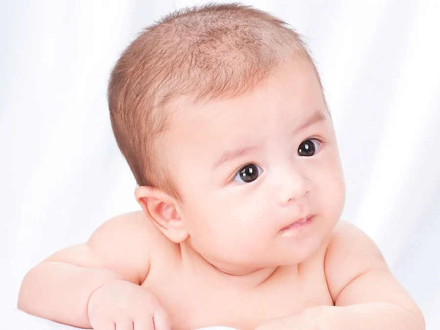 可愛嬰兒照片-嬰兒尿布照-棚拍-娃娃臉