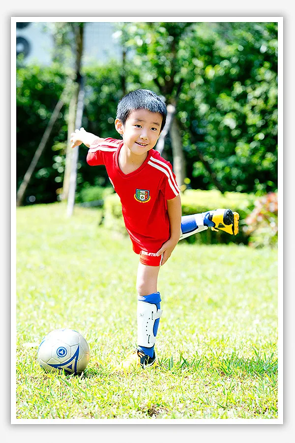 兒童藝術照-足球服-草地外拍