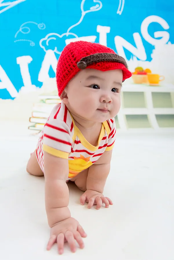 小孩寫真-10M-可愛寶寶圖片-紅毛帽