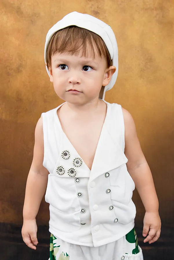 可愛寶寶照片-混血兒-白色造形服-2歲