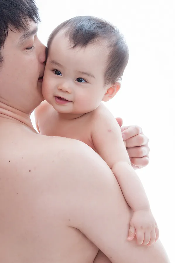 親子寫真-6M-嬰兒尿布照-爸爸抱抱