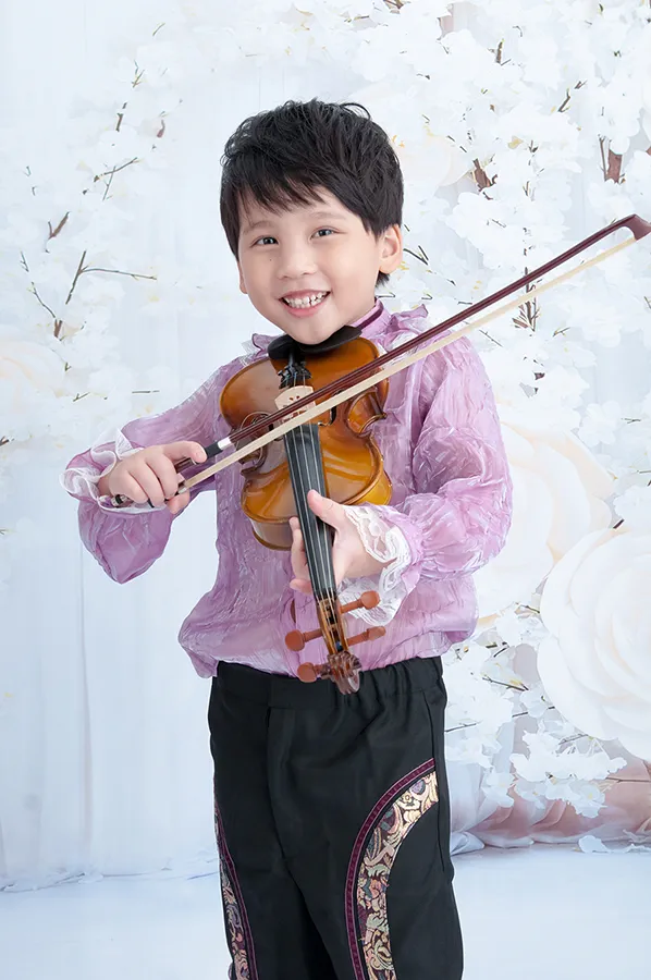兒童寫真-5歲男童-拉小提琴-快樂