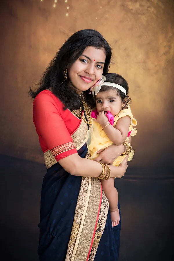 拍全家福照-印度少婦-禮服-抱女嬰