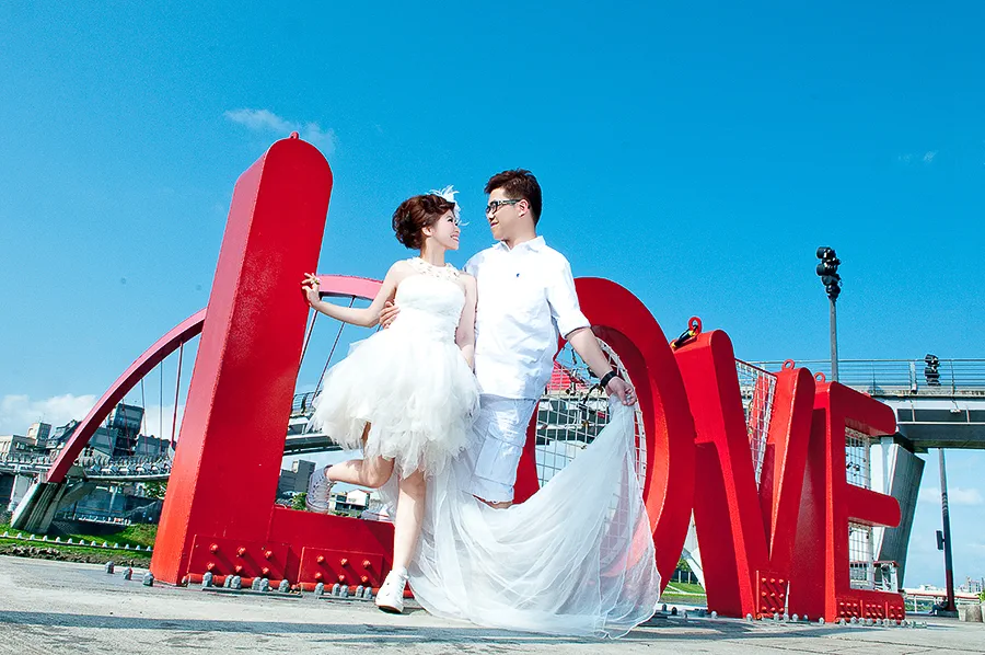 婚紗攝影,白紗禮服,彩虹河濱公園,藍天白雲