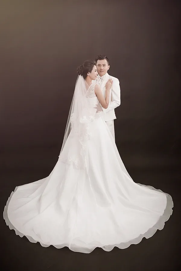 白紗禮服,素色背景,浪漫,婚紗照風格棚拍