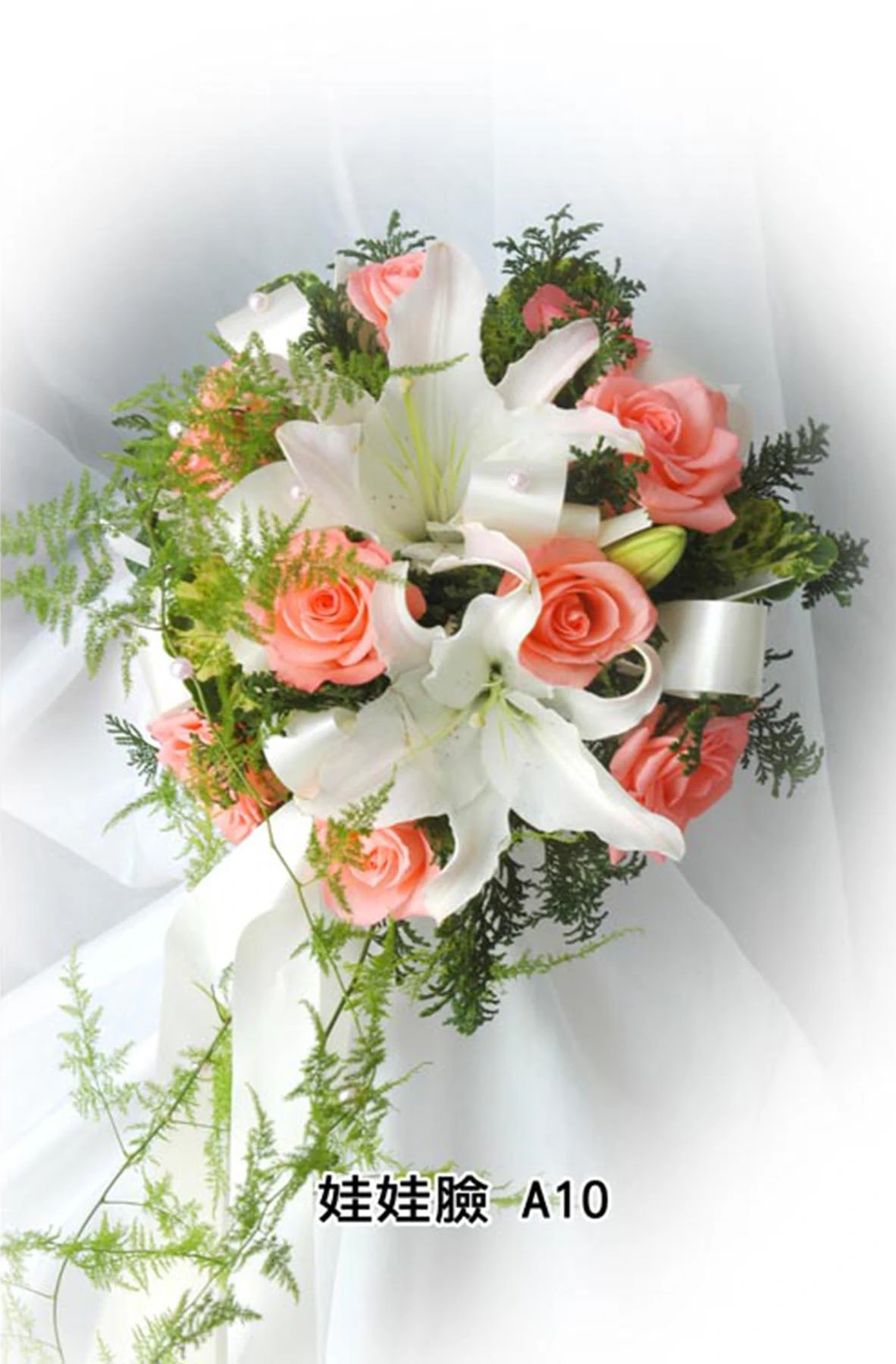 新娘捧花-花材有粉紅玫瑰花,香水百合,新娘草,花束型