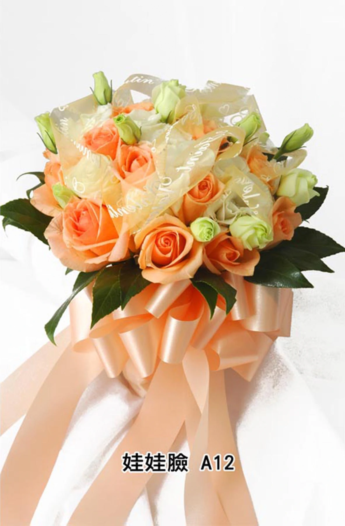 新娘捧花-花材有香檳玫瑰花,桔梗,緞帶,花束型